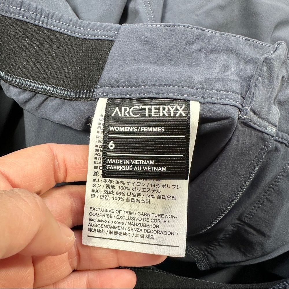 Arc’teryx Women’s Alroy Short 7” Mid Rise Lightweight Outdoor Hiking in Navy 6 - Picture 8 of 16